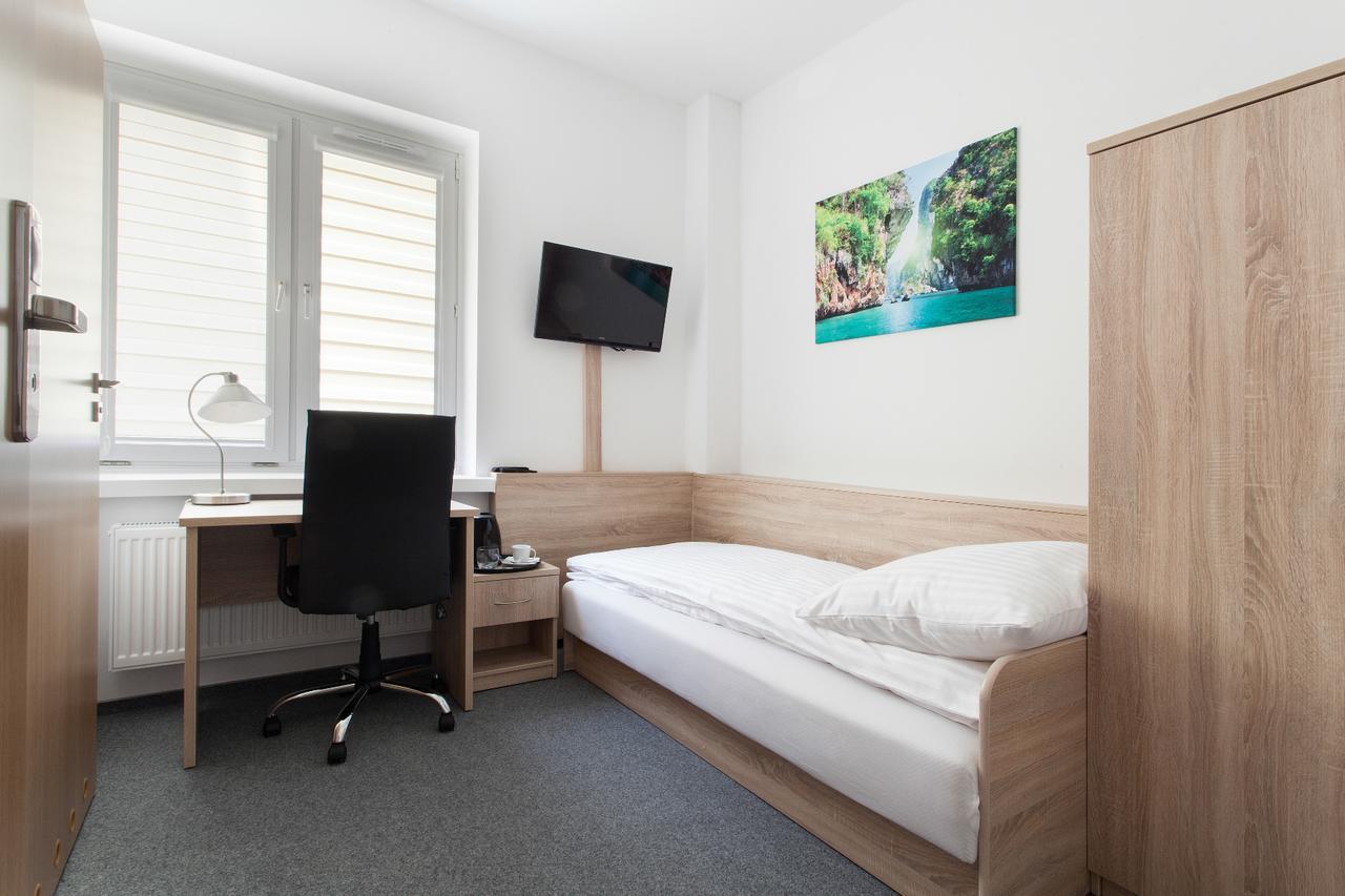 Auberge de jeunesse Dom Studenta Nr 1 Ans W Koninie à Konin  Extérieur photo